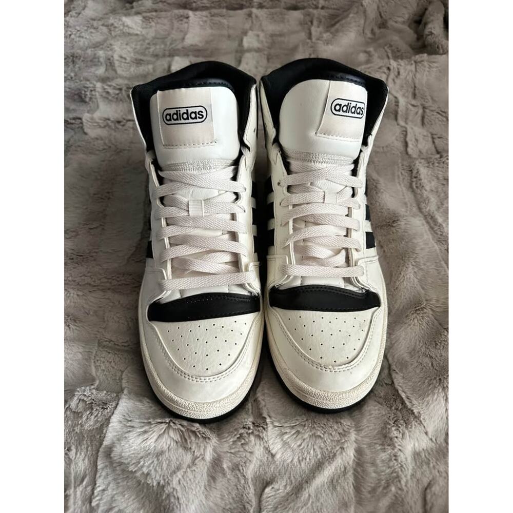 Adidas size 9.5 women’s/men’s size 8 BREAK START MID SHOES